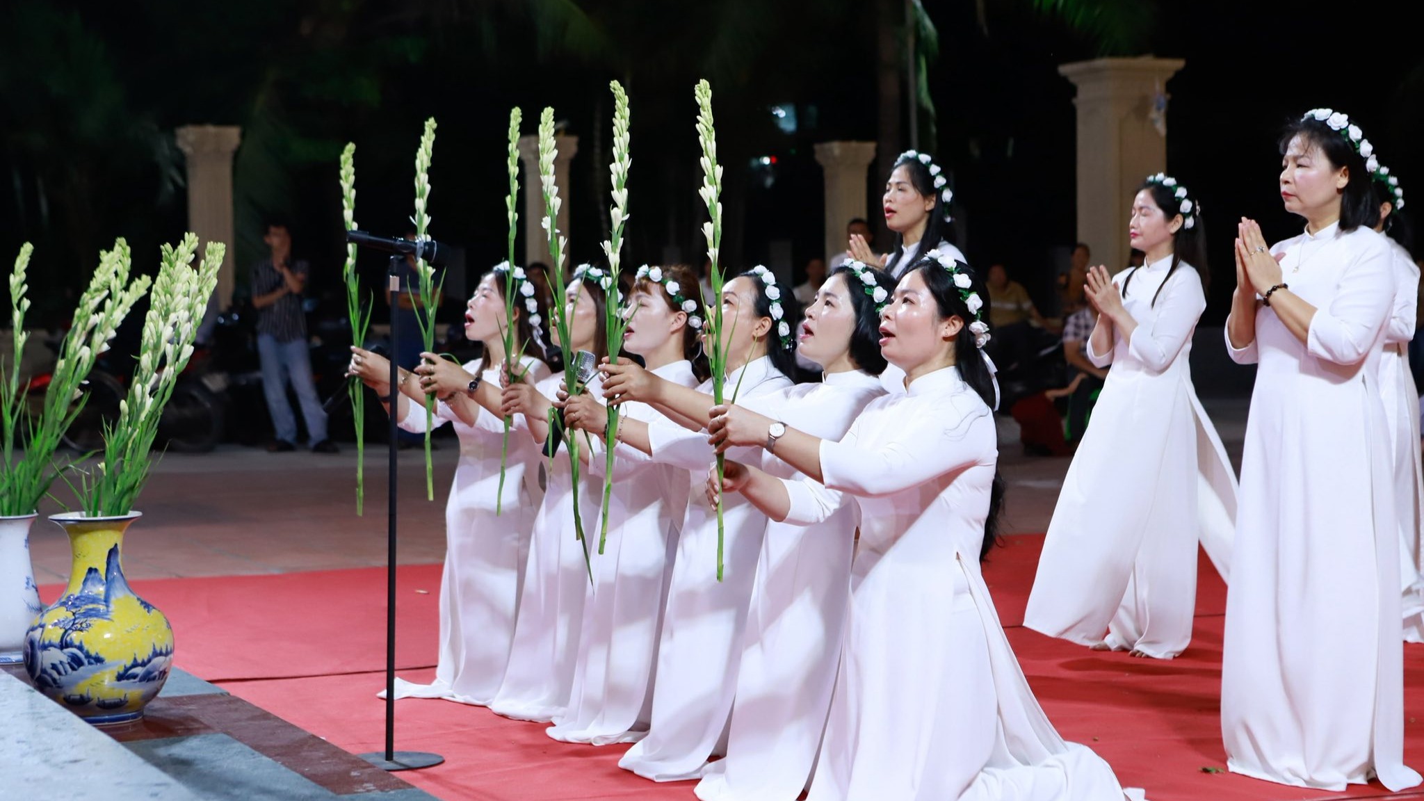 Giao lưu dâng hoa Kính Đức Mẹ Giữa Giáo Xứ Hà Khẩu và Giáo Xứ Xâm Bồ